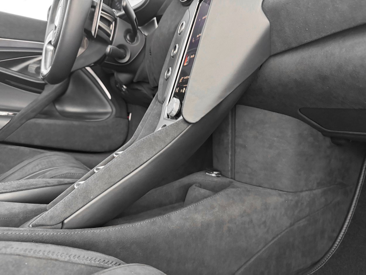 Used 2026 McLaren 750S photo 28