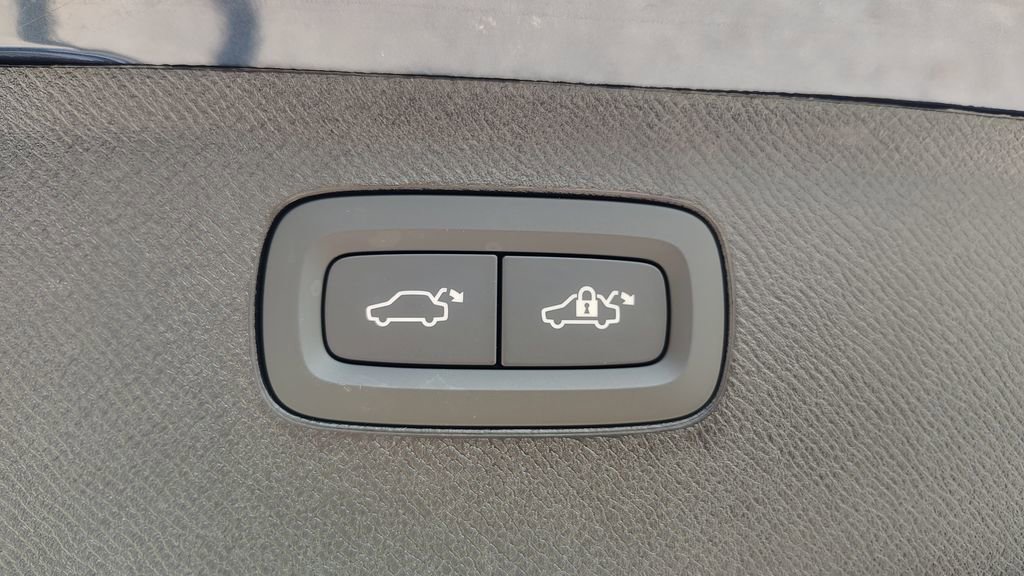 2026 Volvo Xc90 B6 Plus