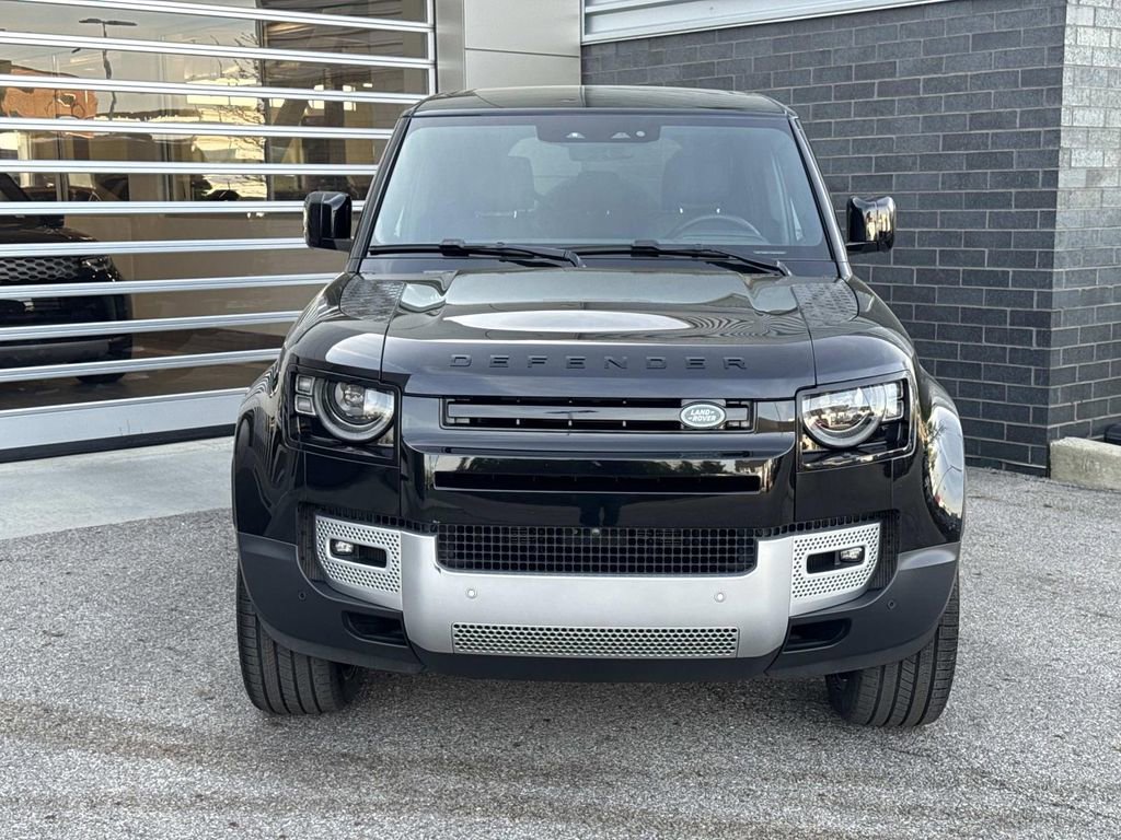 2024 Land Rover Defender 110 SE