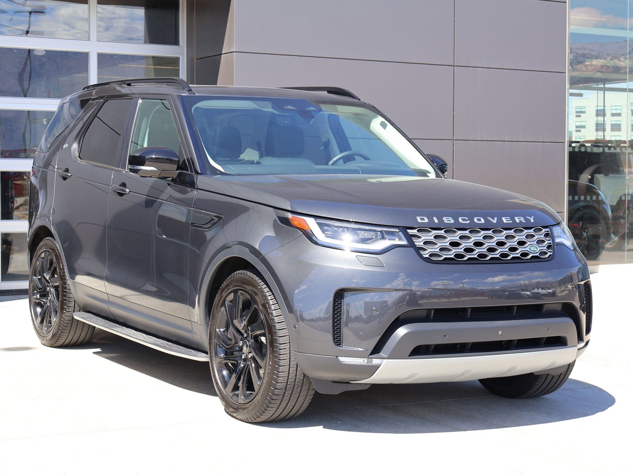 2025 Land Rover Discovery S