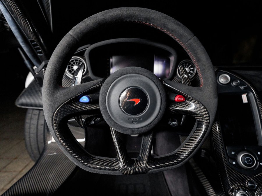 Used 2015 McLaren P1 photo 11