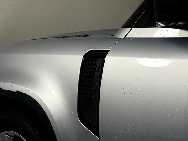 2022 Land Rover Defender 110 SE