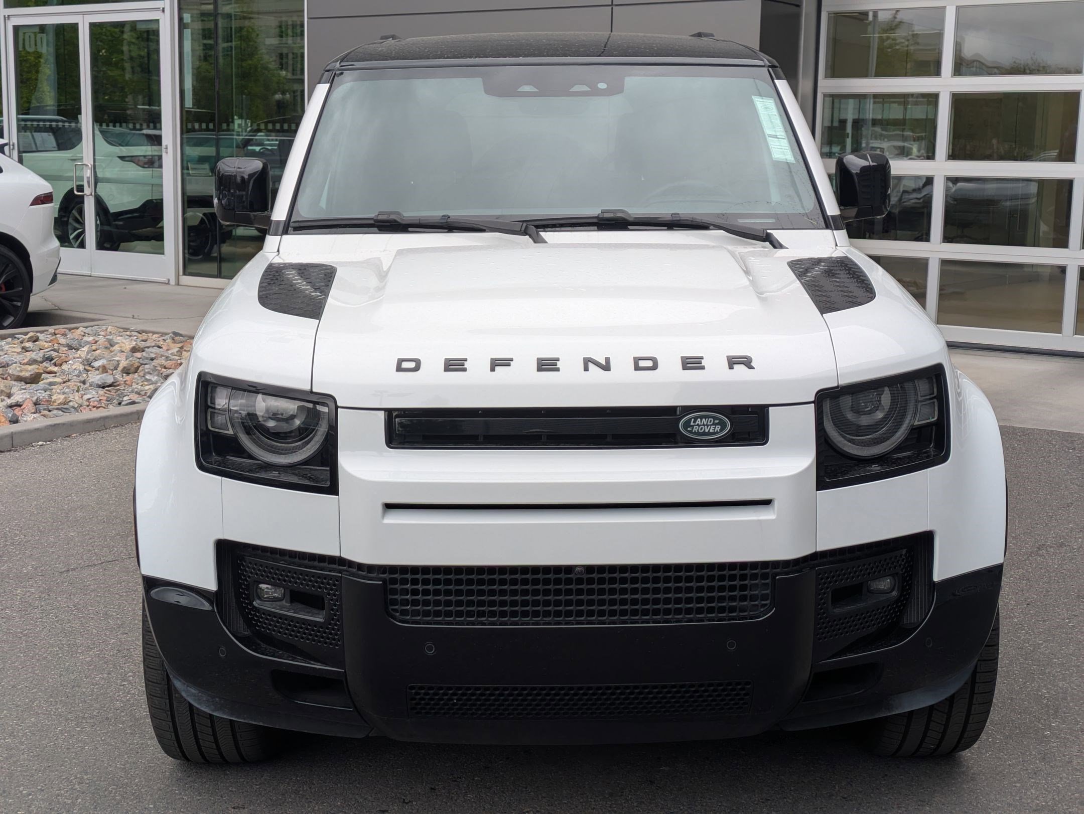 2025 Land Rover Defender 130 X-Dynamic SE