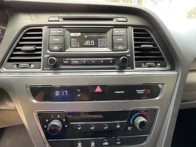 2017 Hyundai Sonata SE - Photo 3