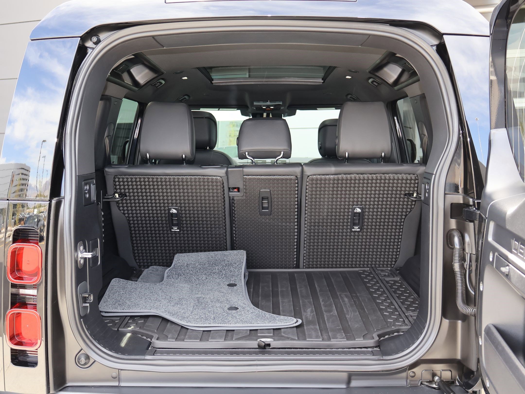 2025 Land Rover Defender 110 S