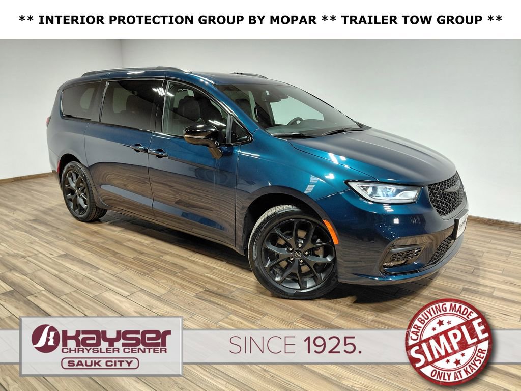 Used 2025 Chrysler Pacifica Limited w/ Trailer Tow Group