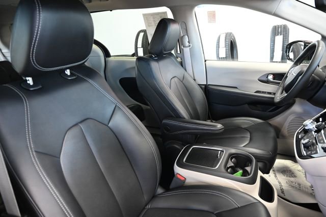 2024 Chrysler Pacifica Touring-L