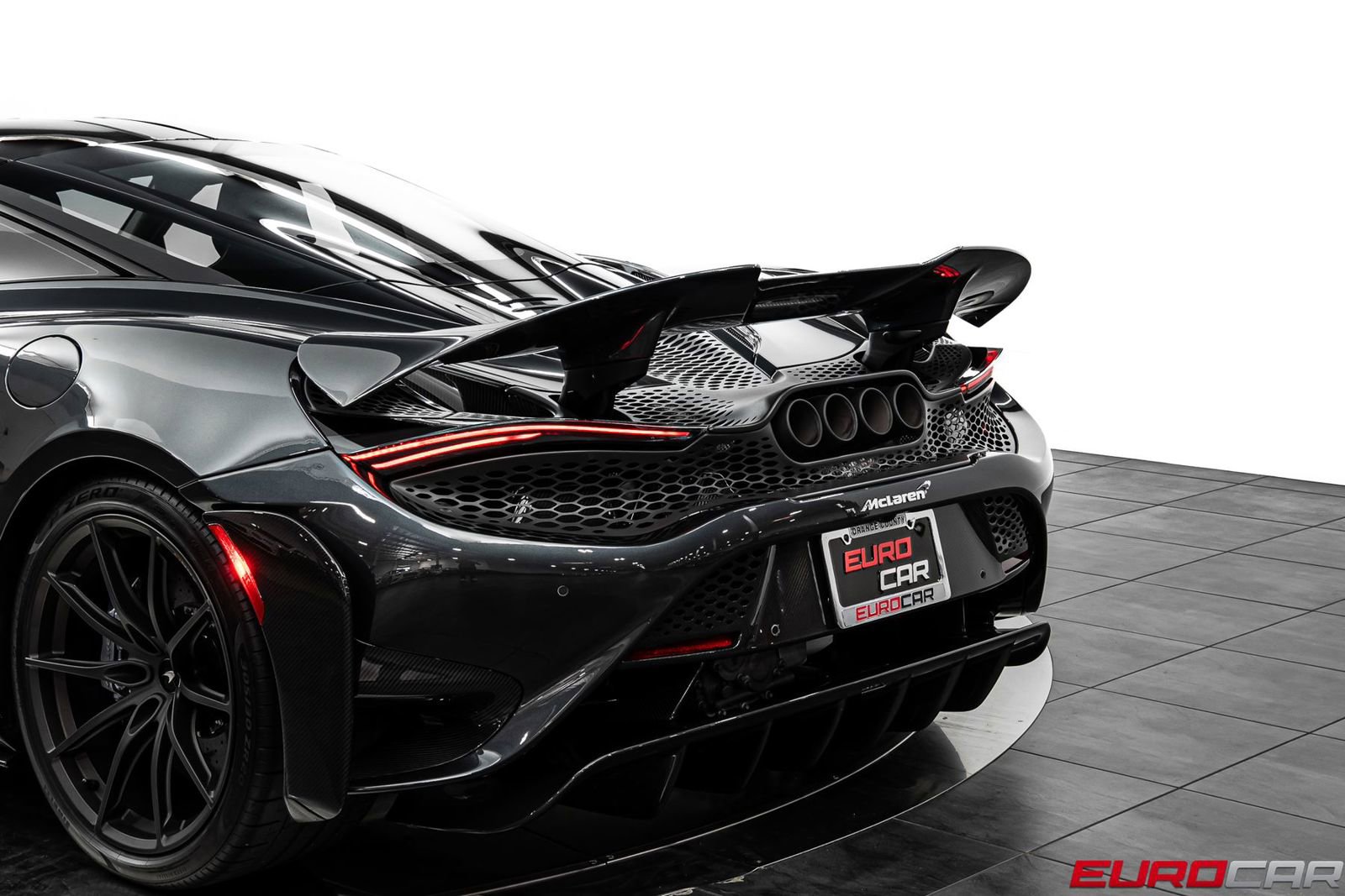 Used 2021 McLaren 765LT photo 25