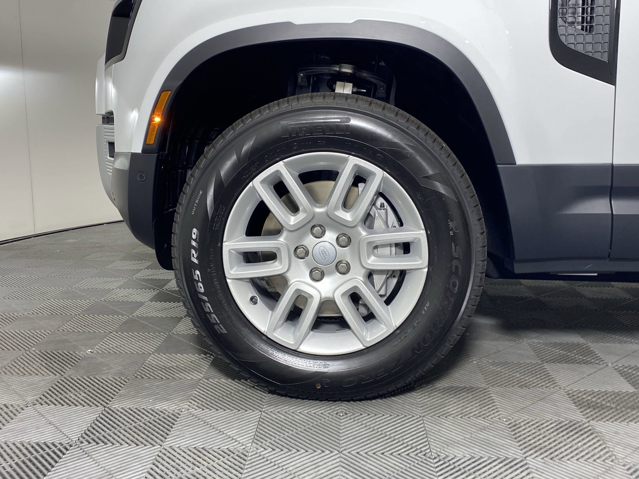 2025 Land Rover Defender 110 S