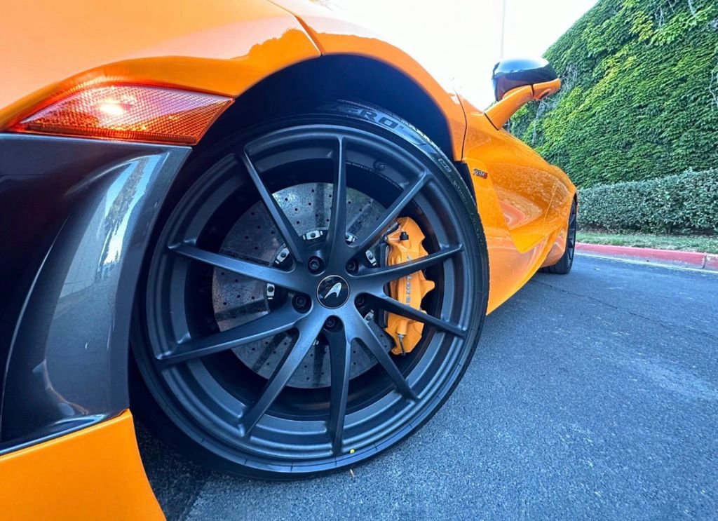 Used 2021 McLaren 720S Performance photo 13