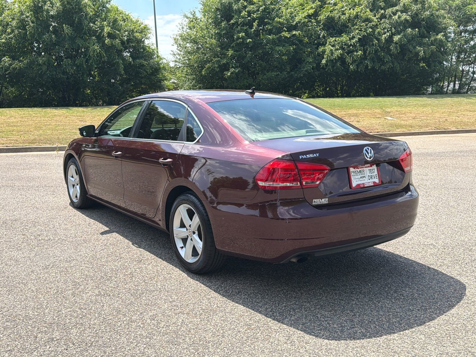 2014 Volkswagen Passat 1.8T Wolfsburg Edition