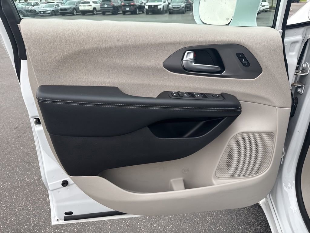 2022 Chrysler Pacifica Touring-L