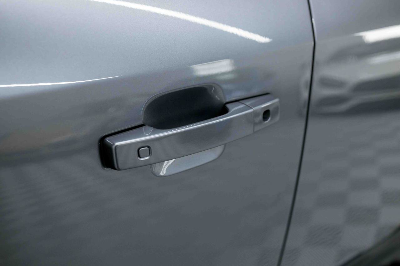 2023 Land Rover Defender 130 SE