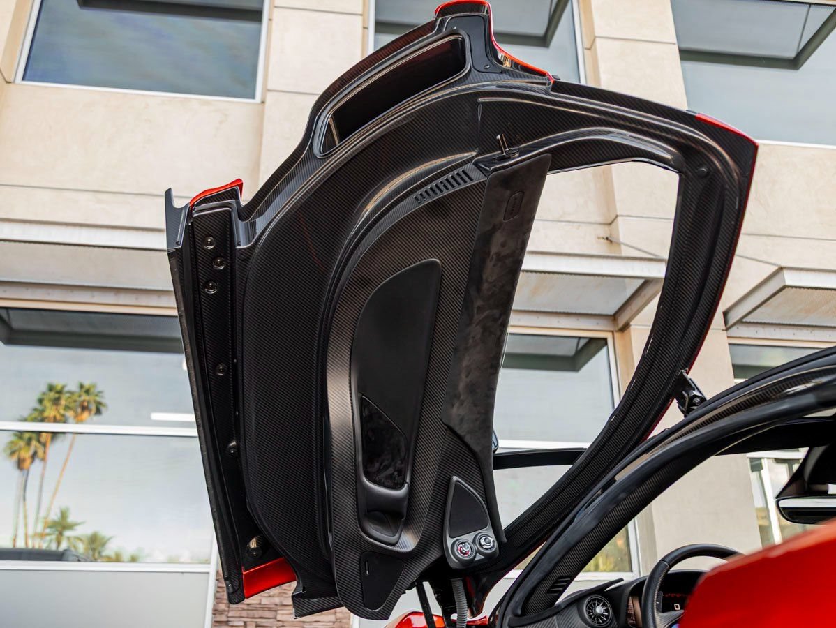 Used 2015 McLaren P1 photo 11
