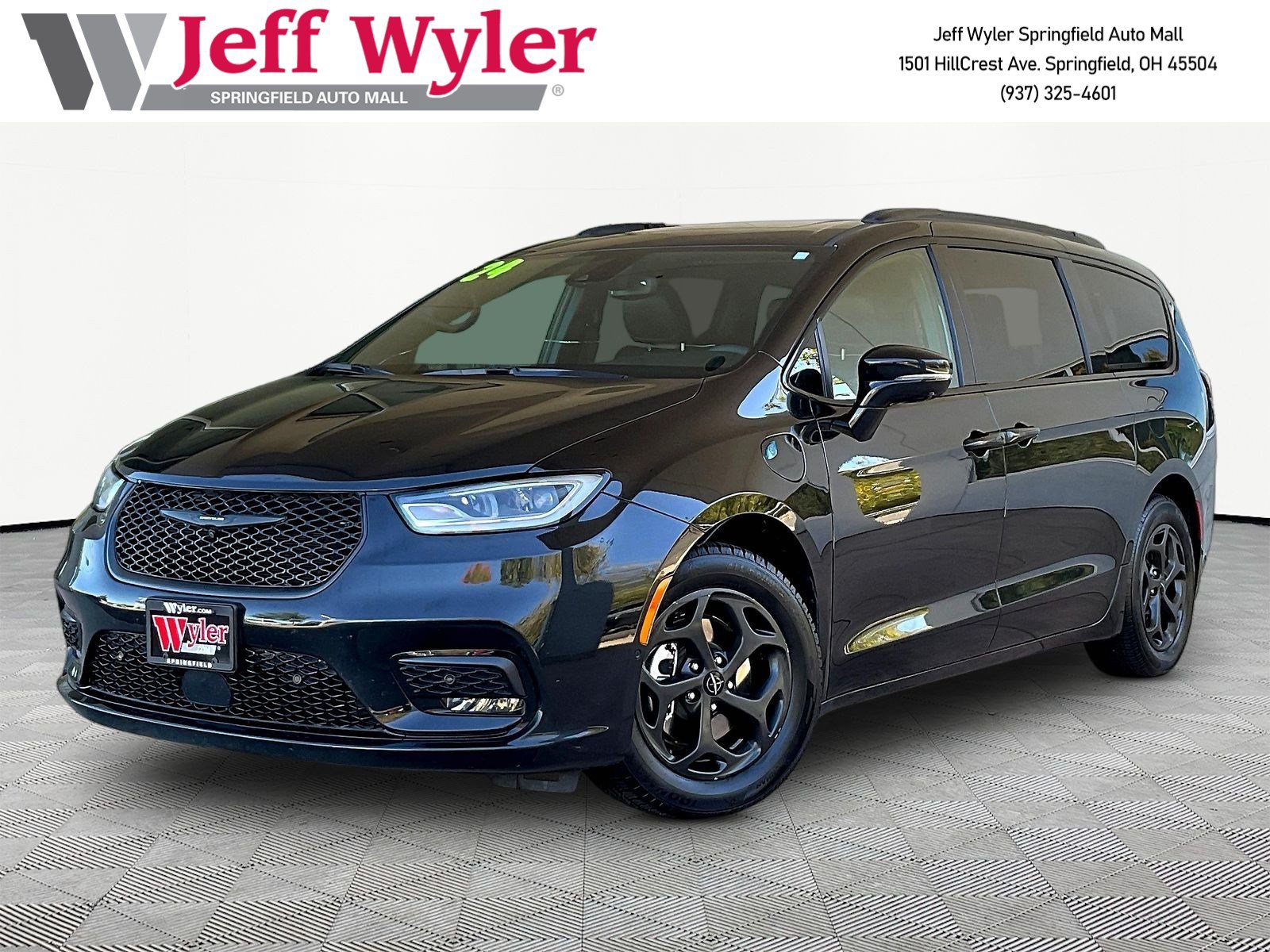 Used 2024 Chrysler Pacifica Premium