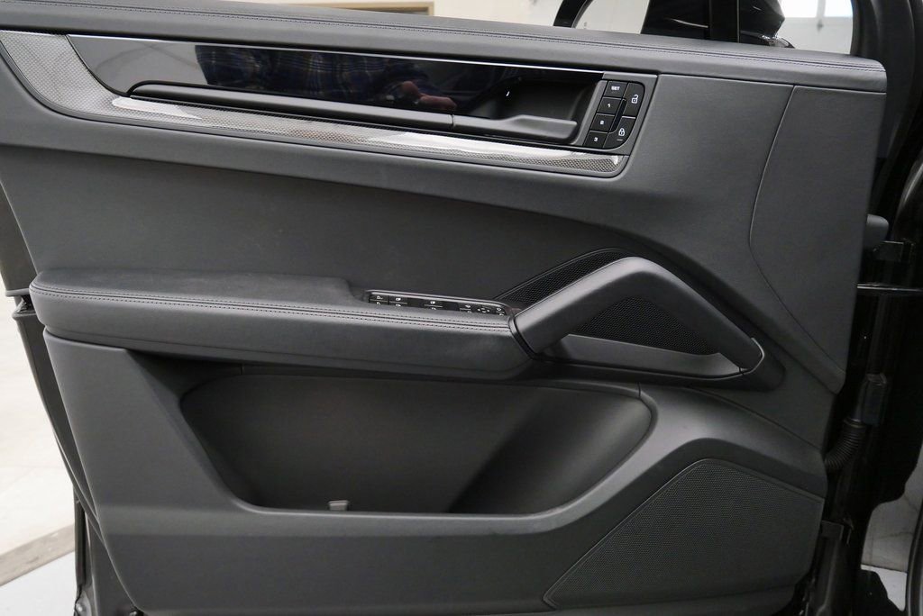 2025 Porsche Cayenne GTS