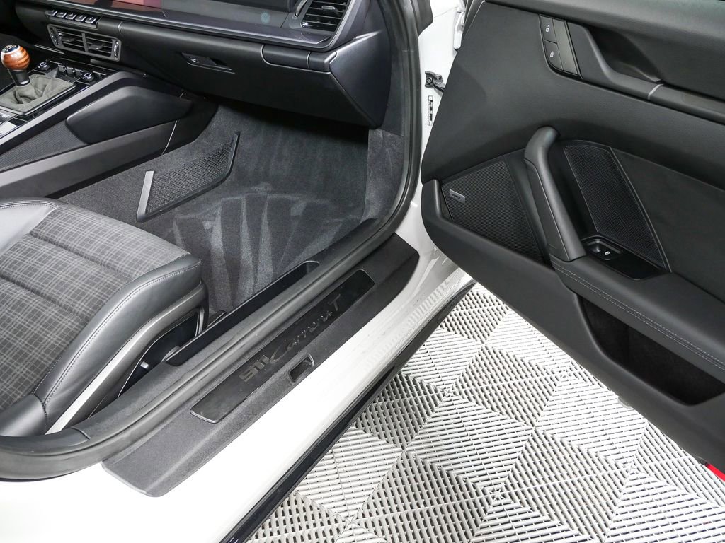 2025 Porsche 911 Carrera