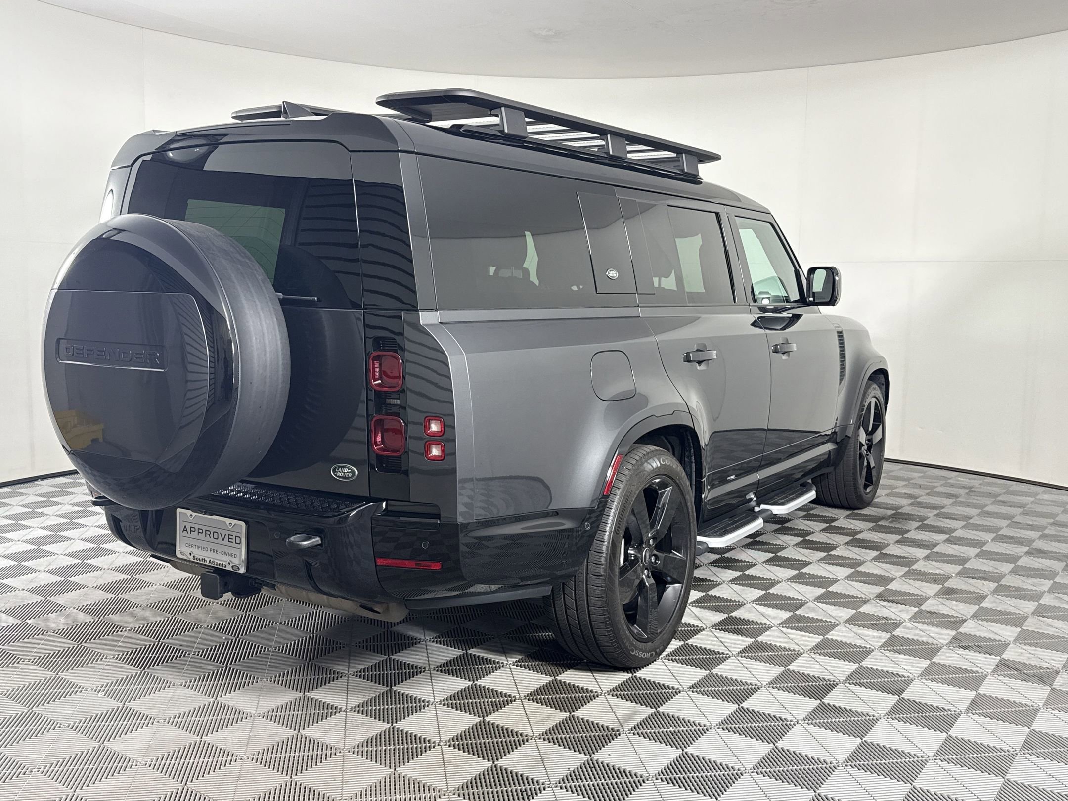 2023 Land Rover Defender 130 X-Dynamic SE