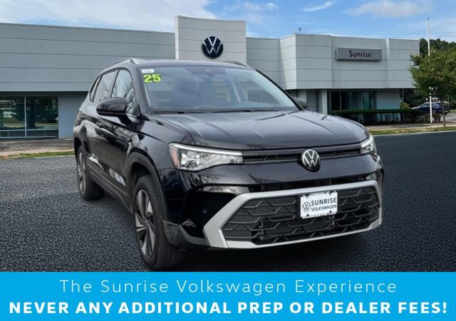Used 2025 Volkswagen Taos SE w/ Panoramic Sunroof Package