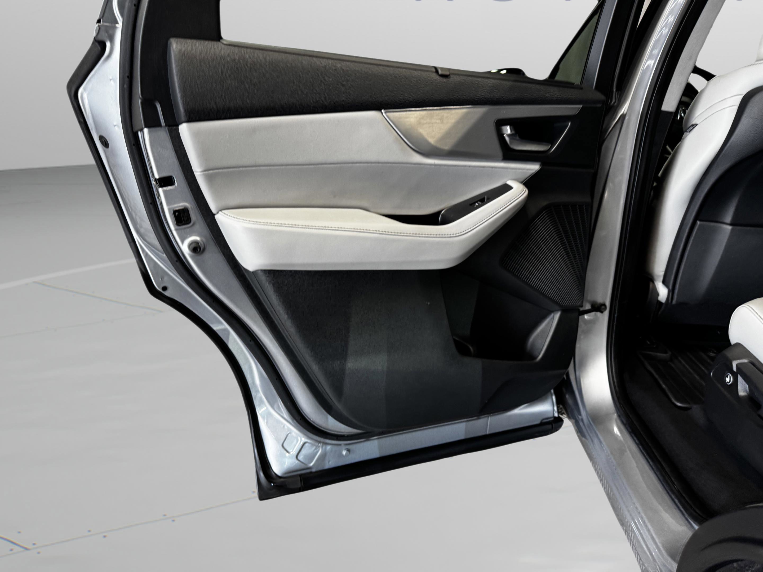 2023 Acura MDX FWD w/ Technology Package