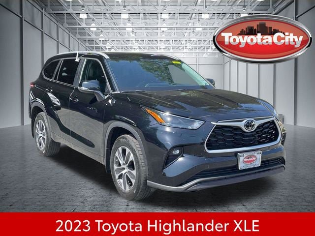 Used 2023 Toyota Highlander XLE