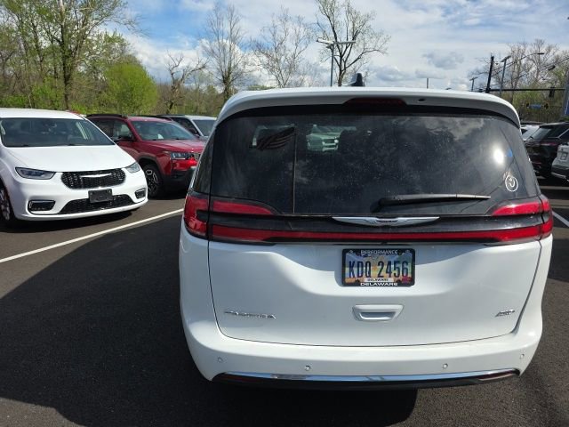 2025 Chrysler Pacifica Select