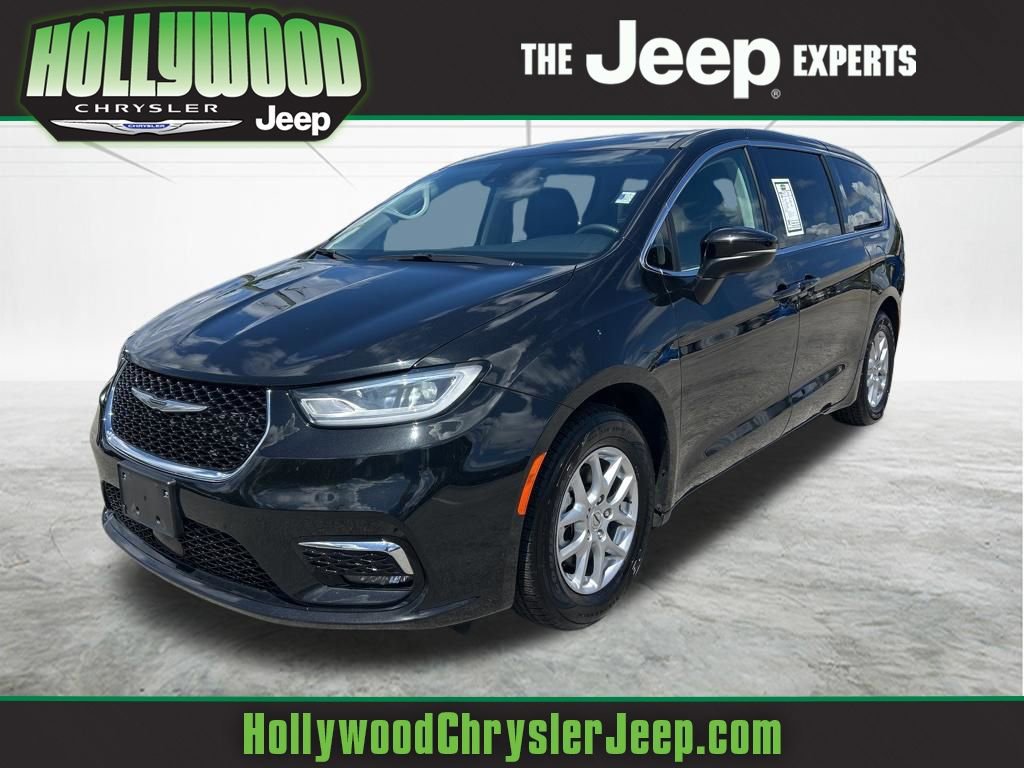 Certified 2023 Chrysler Pacifica Touring-L