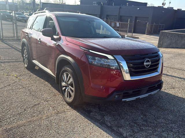 2022 Nissan Pathfinder SL