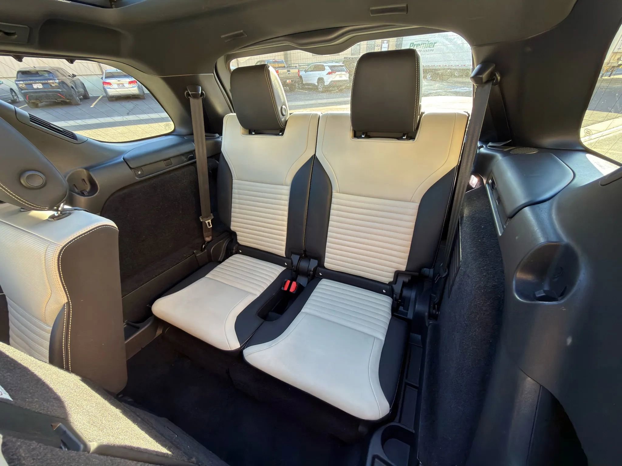 2023 Land Rover Discovery Metropolitan Edition