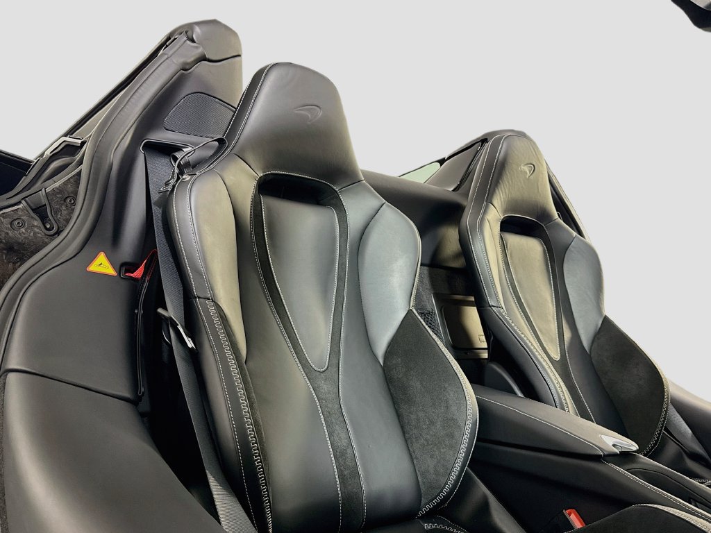 Used 2027 McLaren 750S Spider photo 17