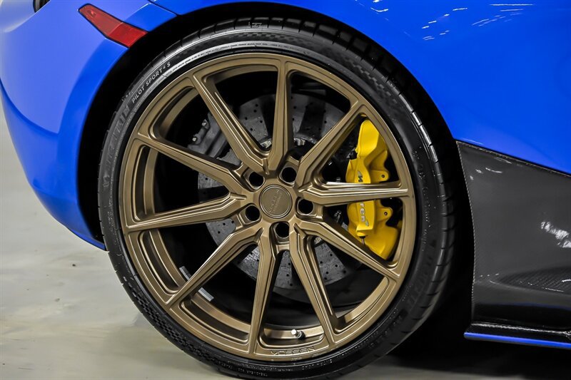 Used 2018 McLaren 720S Luxury photo 16