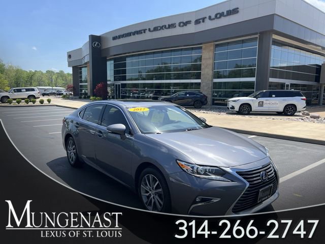 Used 2017 Lexus ES 300h w/ Luxury Package