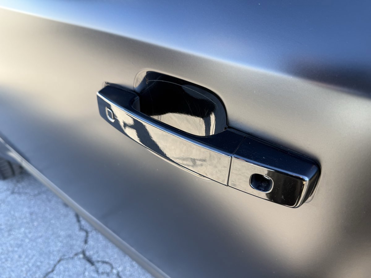 2024 Land Rover Defender 110 SE