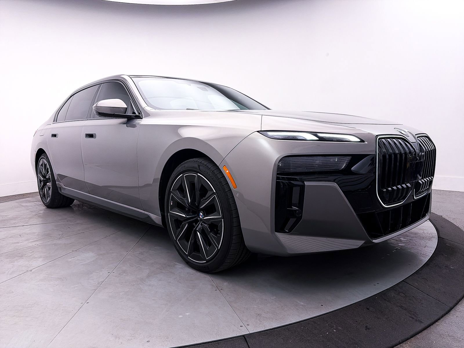 2024 BMW 760i xDrive