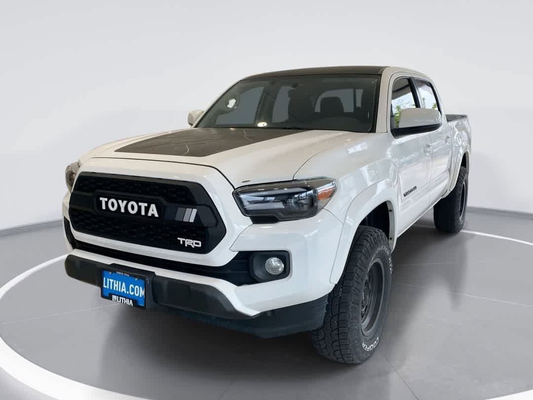 Used 2016 Toyota Tacoma SR5 w/ SR5 Appearance Package (DN)