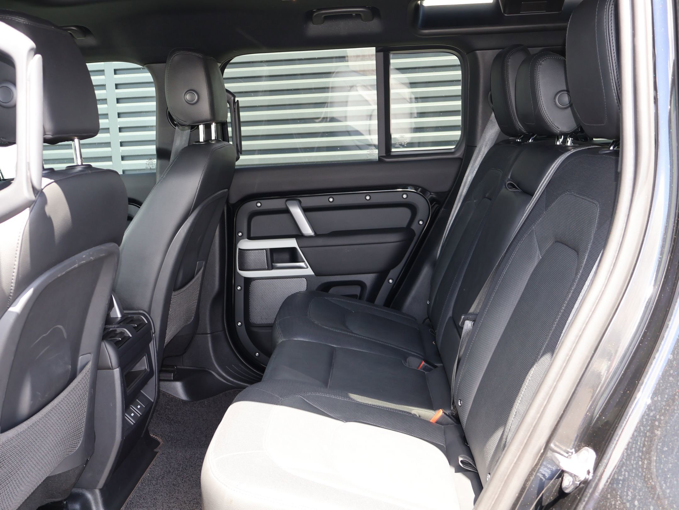 2024 Land Rover Defender 110 X-Dynamic SE