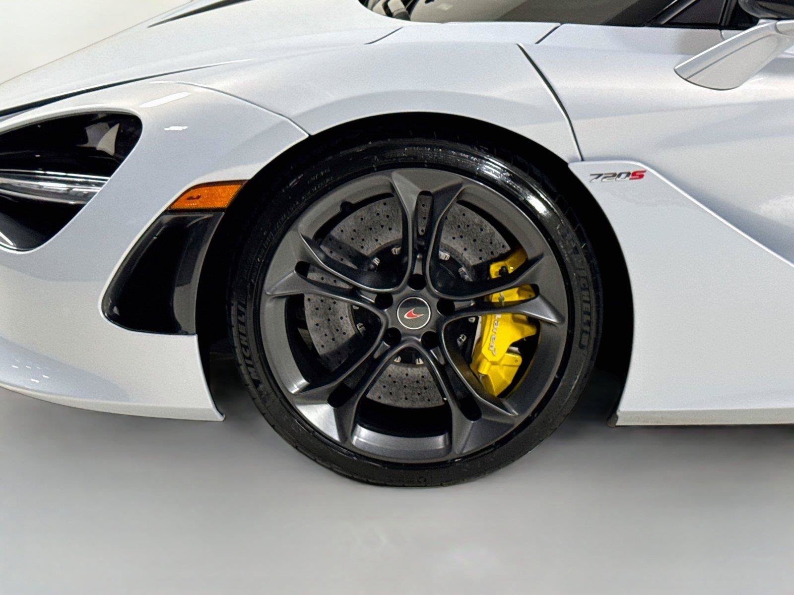 Used 2018 McLaren 720S Performance photo 34