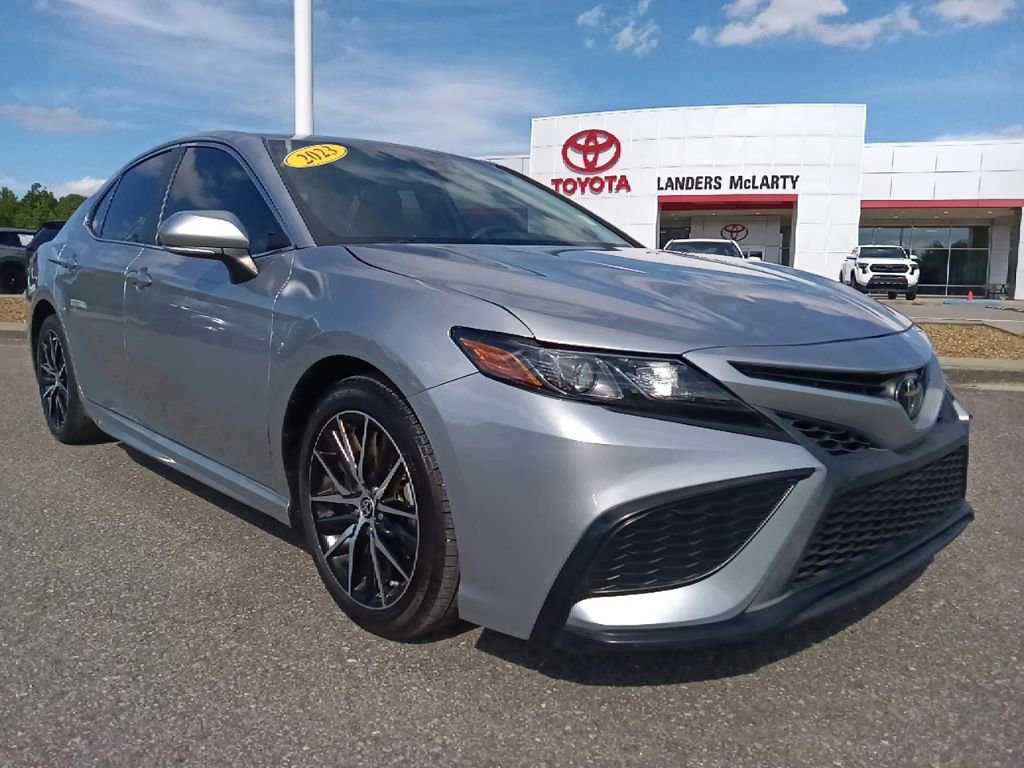 Used 2023 Toyota Camry SE