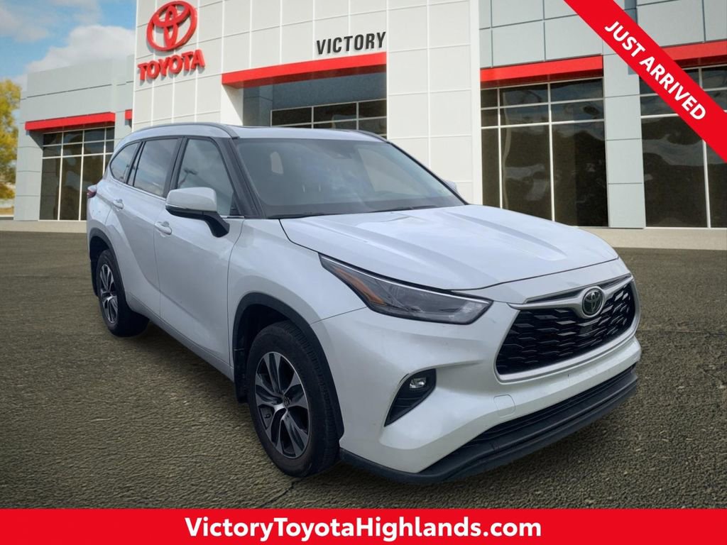 Used 2023 Toyota Highlander XLE