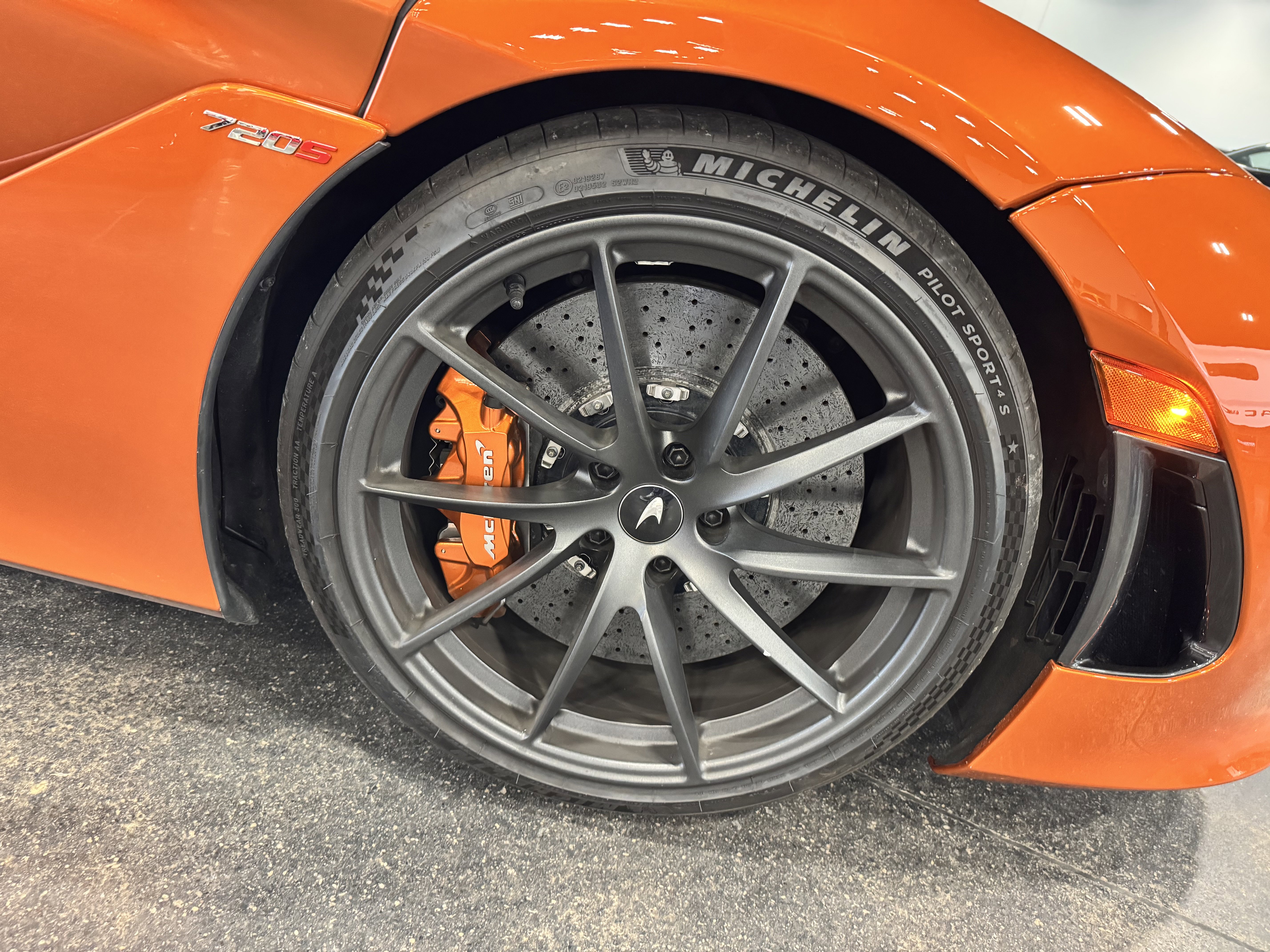 Used 2019 McLaren 720S Performance photo 14
