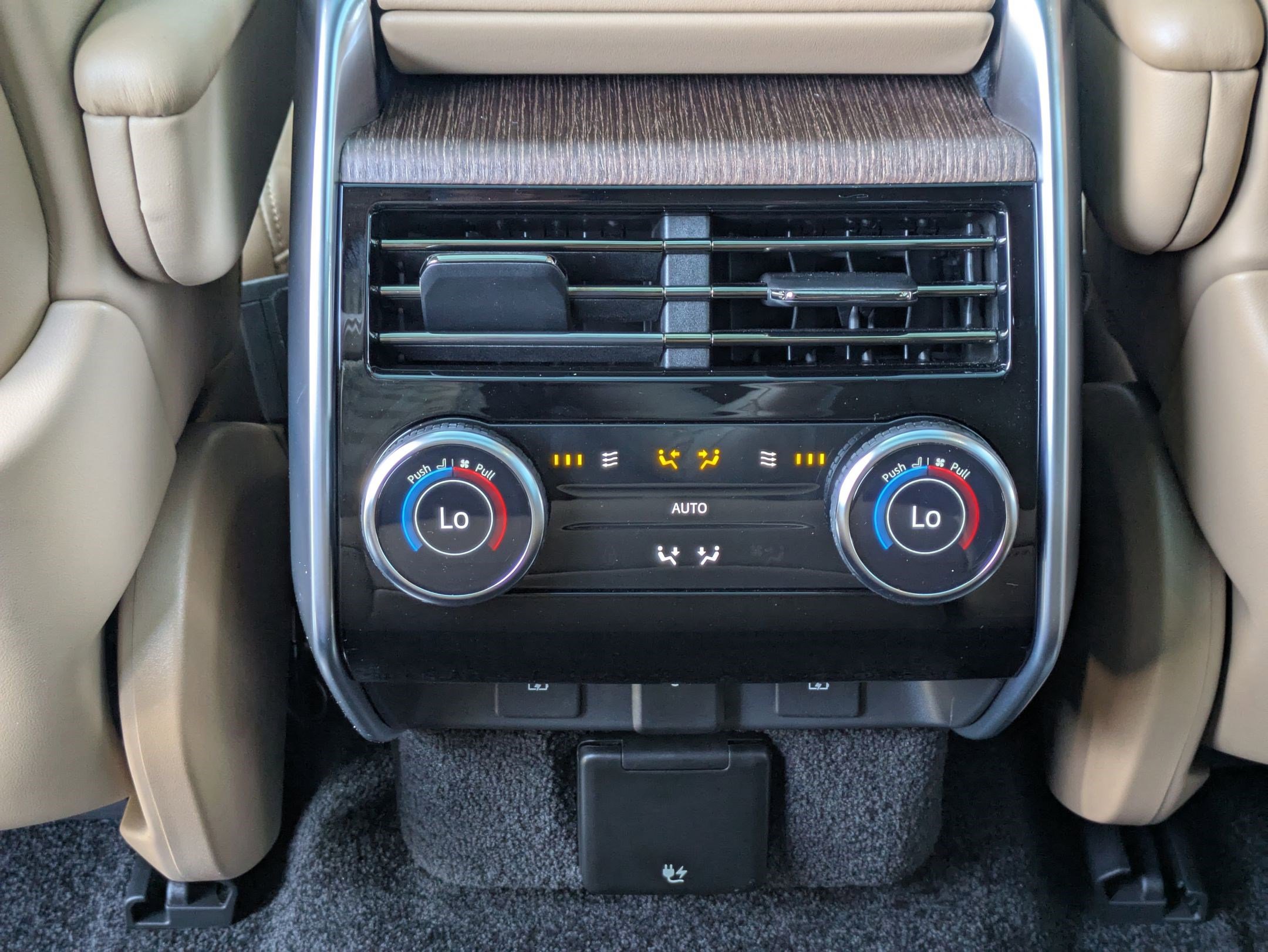 2025 Land Rover Range Rover SE