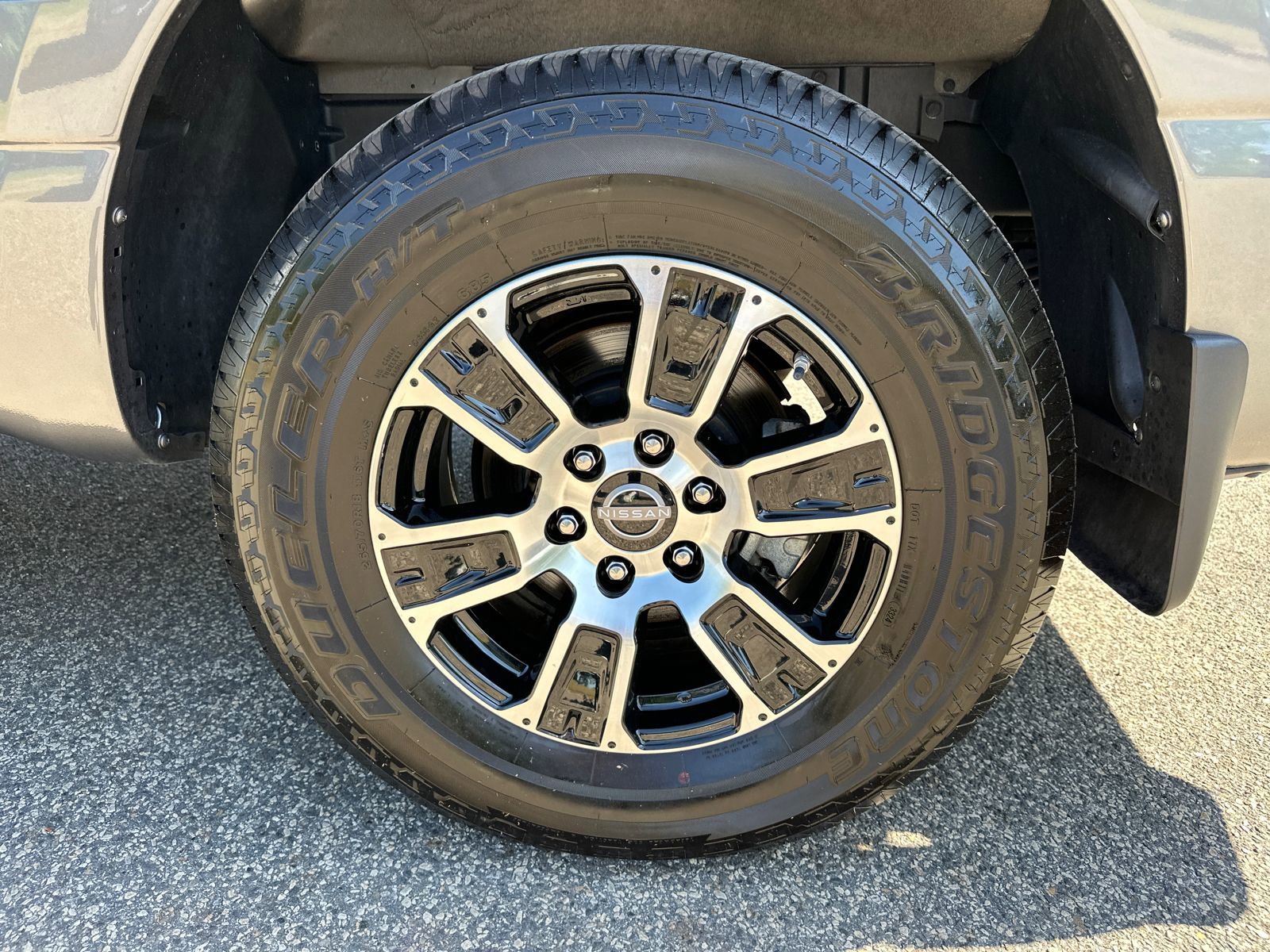 2024 Nissan Titan SV