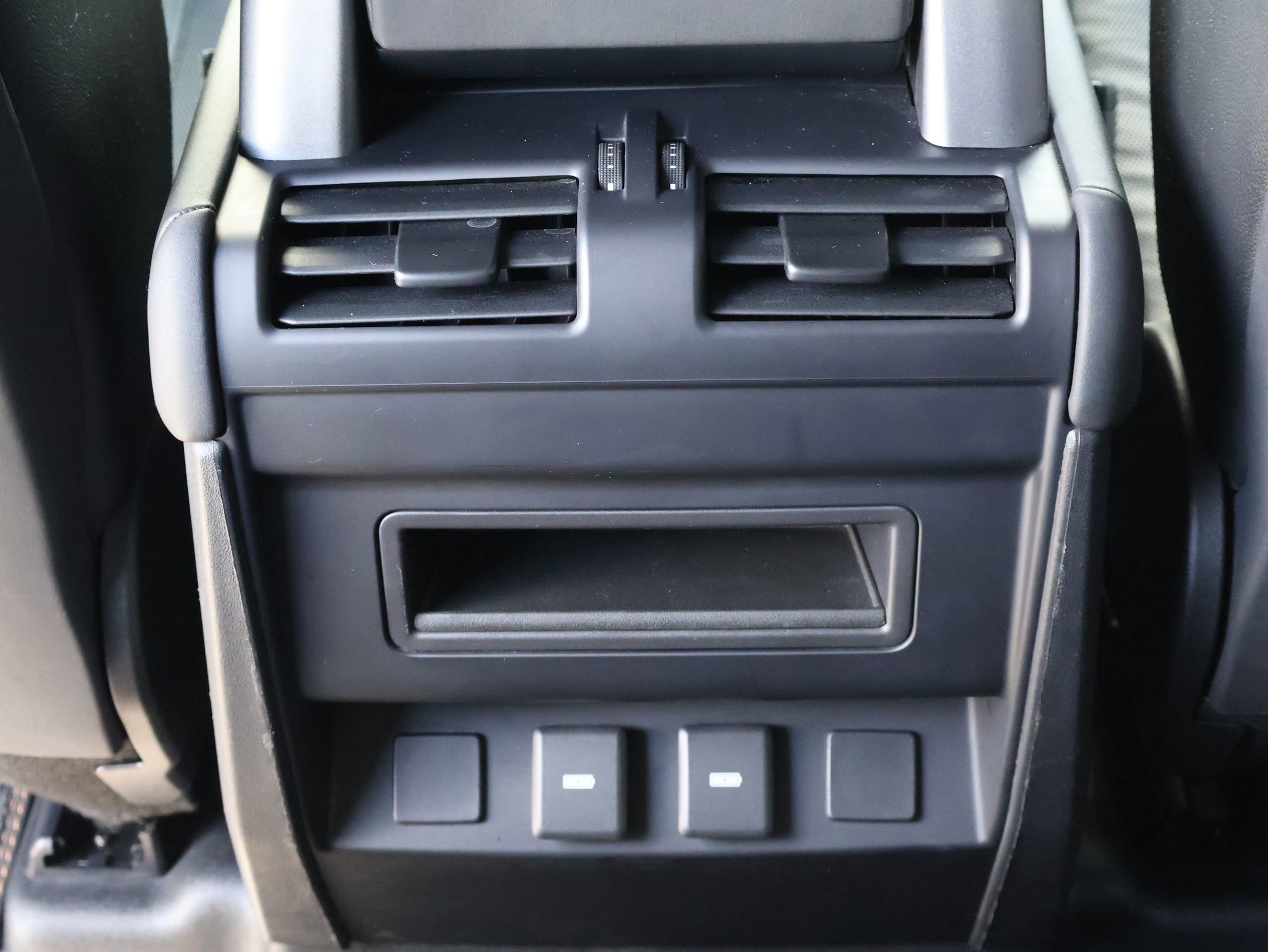 2024 Land Rover Defender 110 X-Dynamic SE