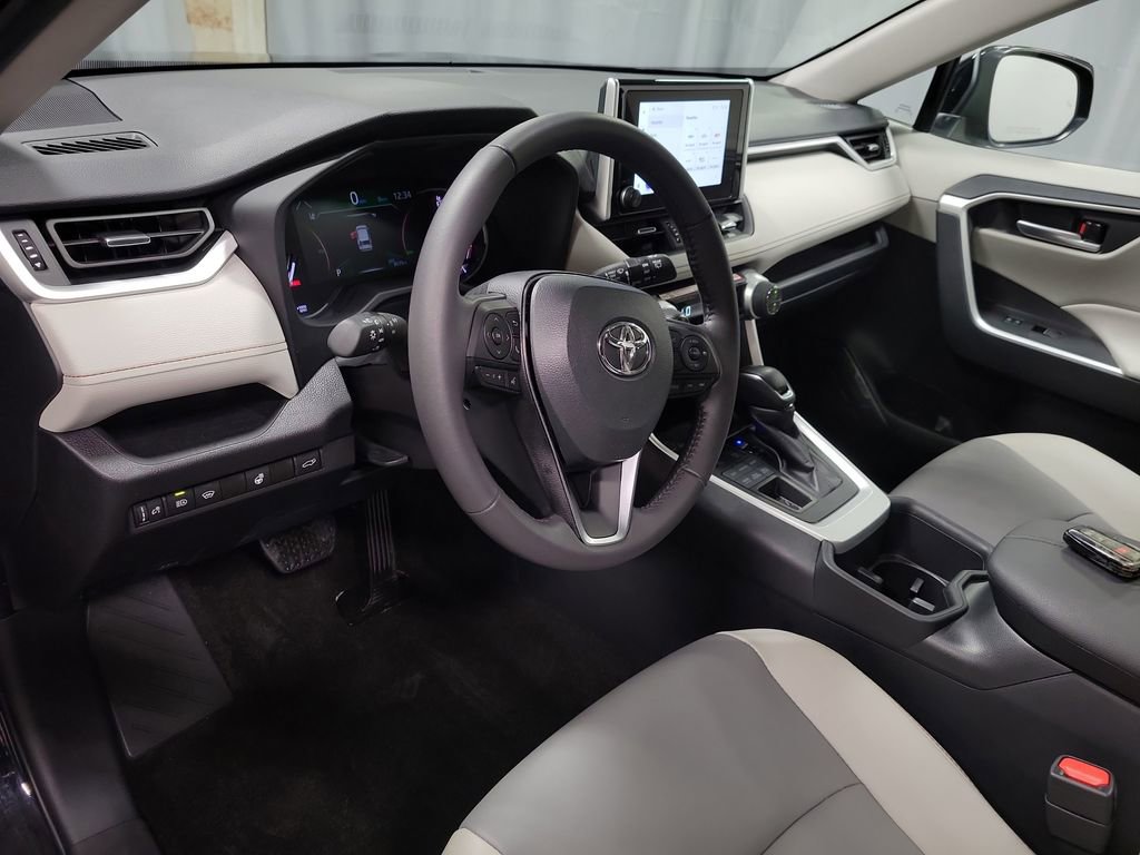 2025 Toyota Rav4 XLE Premium