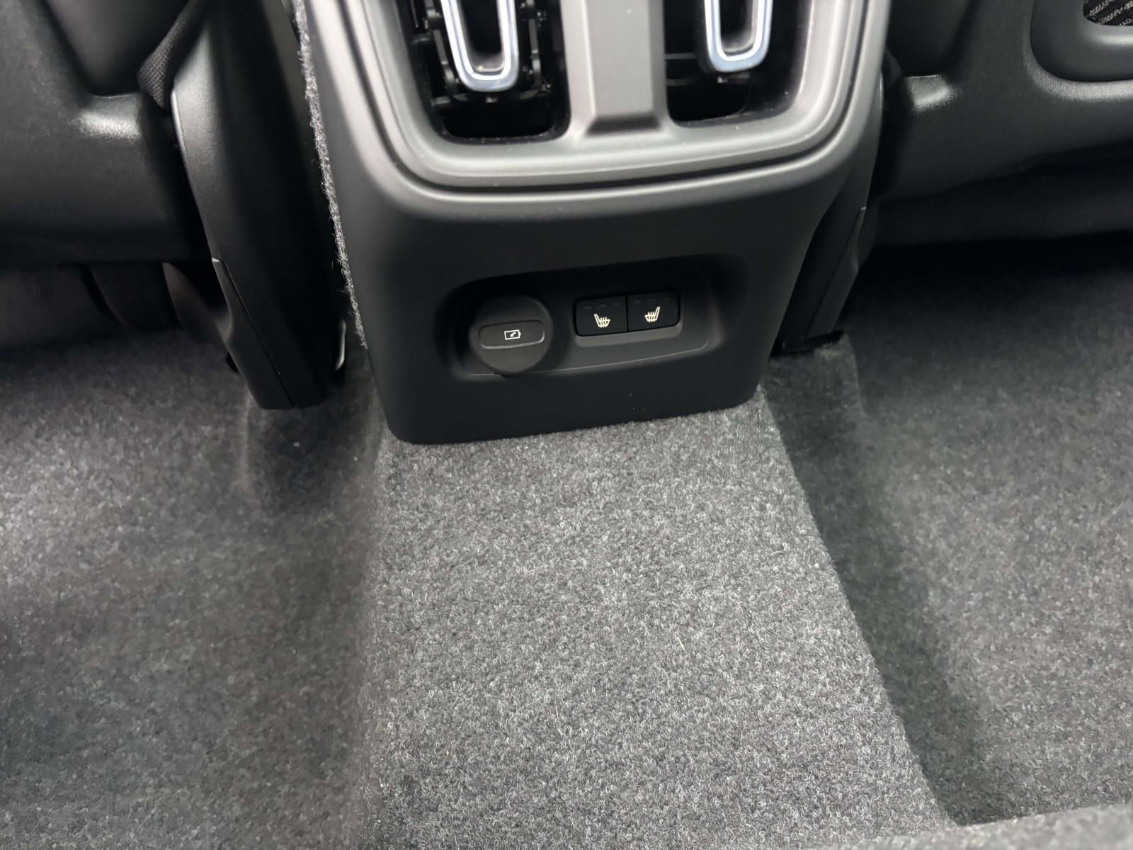 2026 Volvo Xc40 B5 Ultra