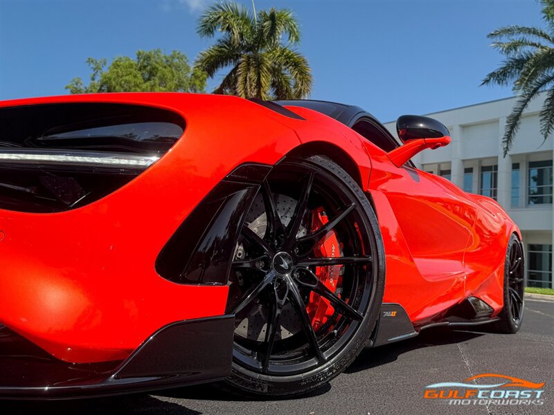 Used 2021 McLaren 765LT photo 12