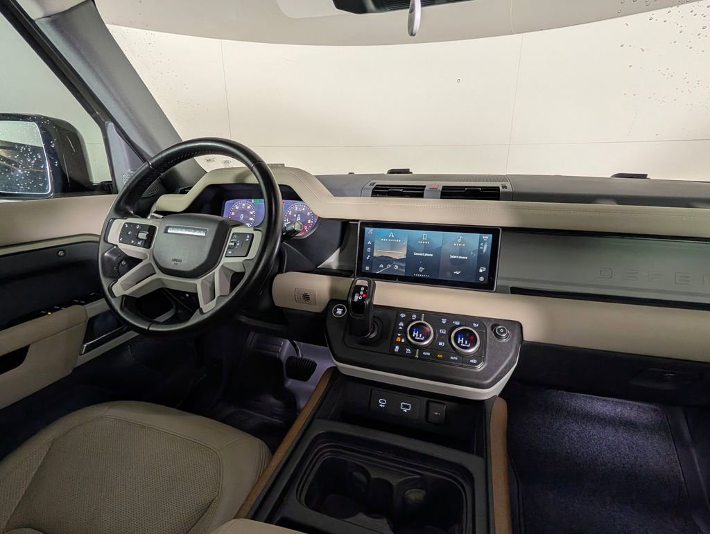 2022 Land Rover Defender 110 SE