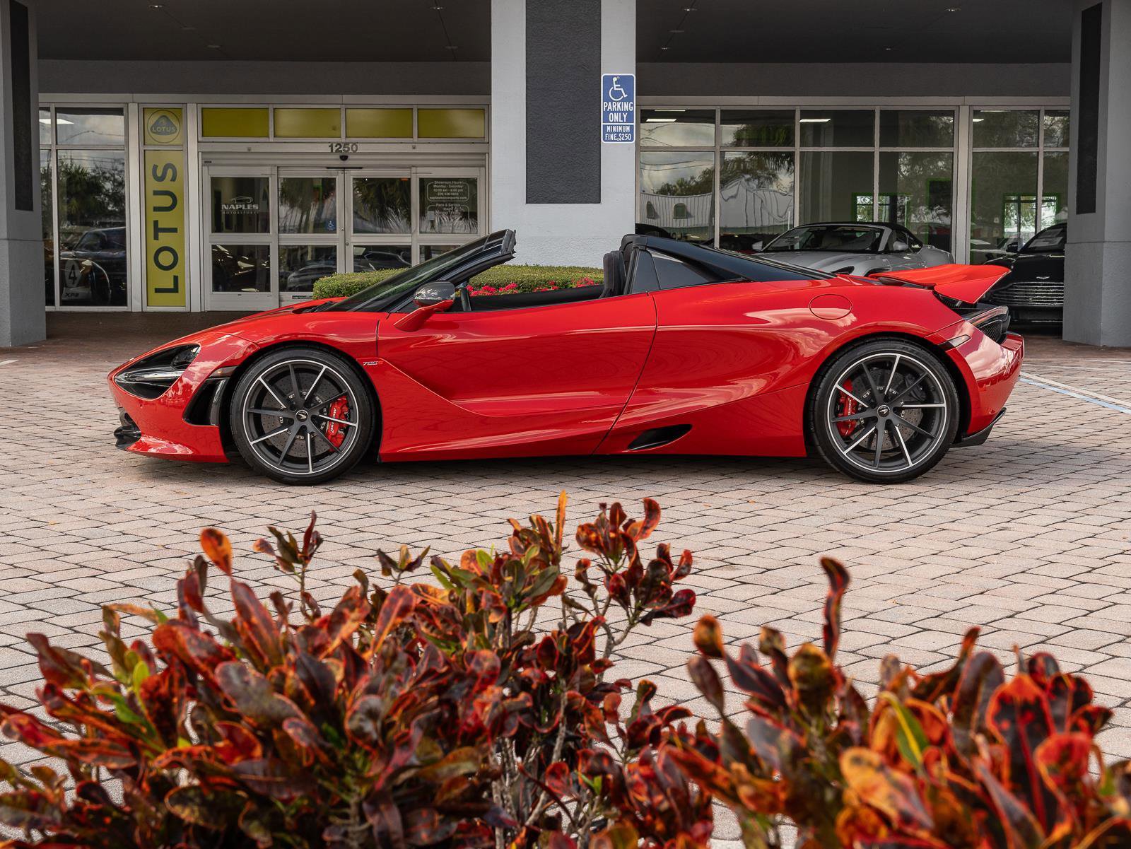 Used 2020 McLaren 720S Performance photo 23