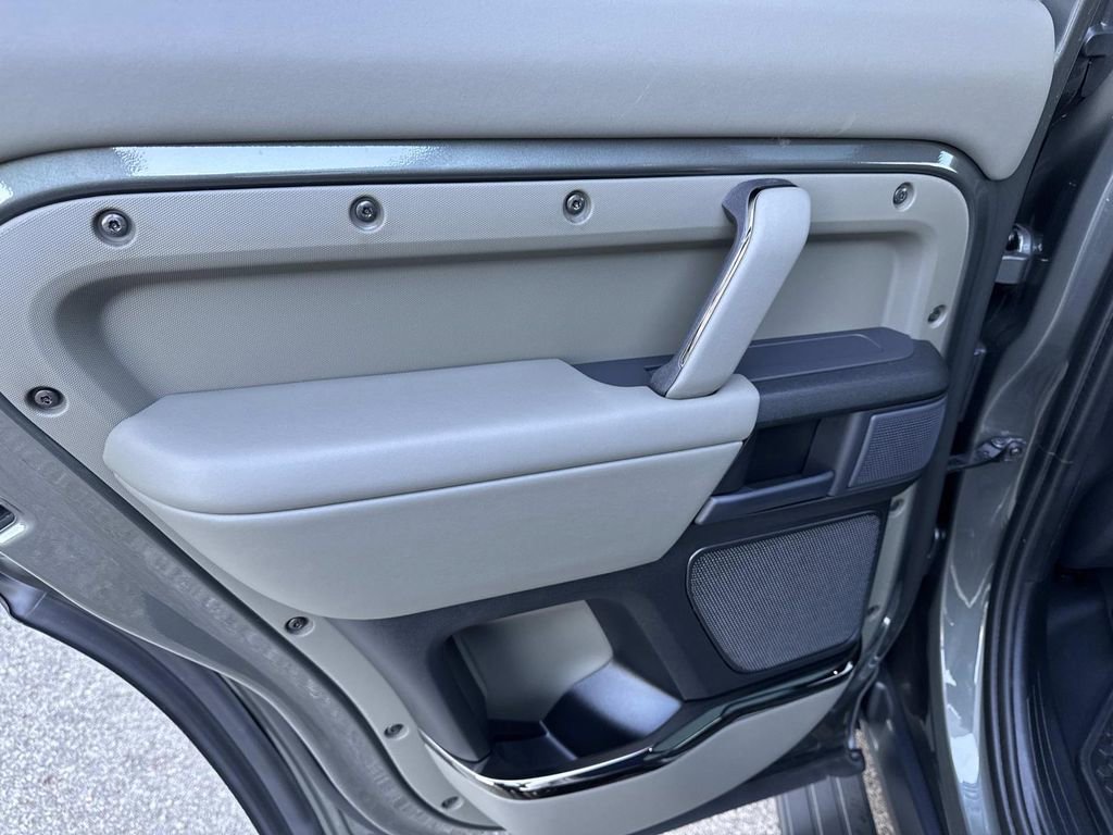 2025 Land Rover Defender 110