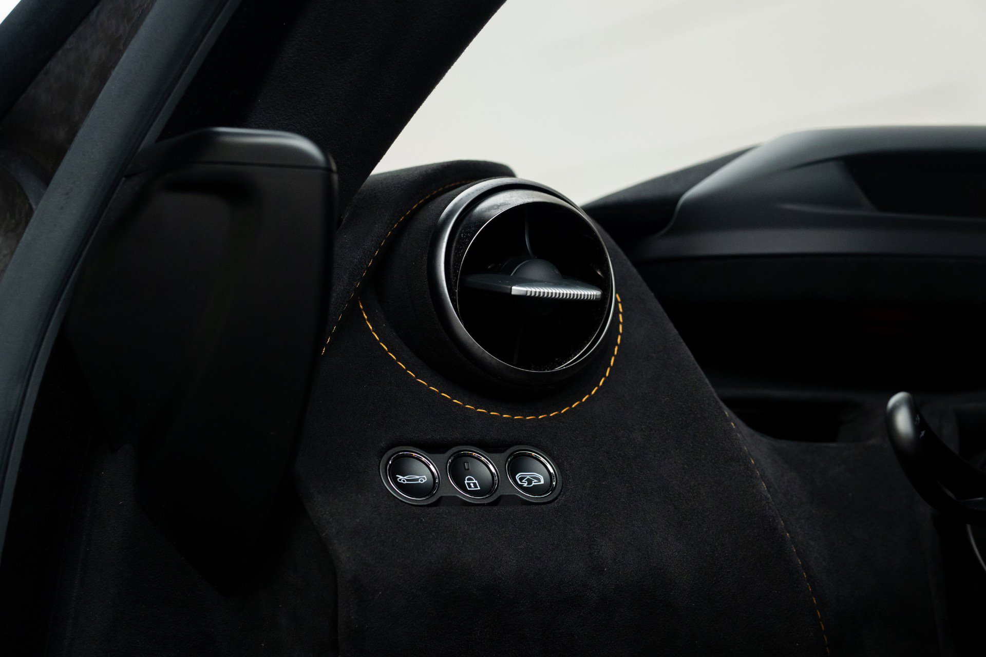 Used 2021 McLaren 765LT photo 42